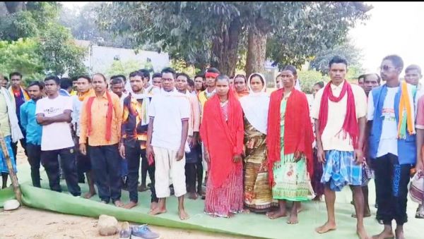 ग्रामीणों की शिकायत पर सामान्य सभा में आंगनबाड़ी कार्यकर्ता को हटाया