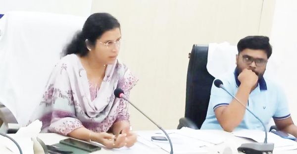 निर्वाचन नियमावली के तहत सभी  कार्य करना है- कलेक्टर
