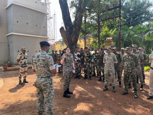 केसीजी एसपी ने नक्सल प्रभावित थाना-कैम्पों का किया भ्रमण
