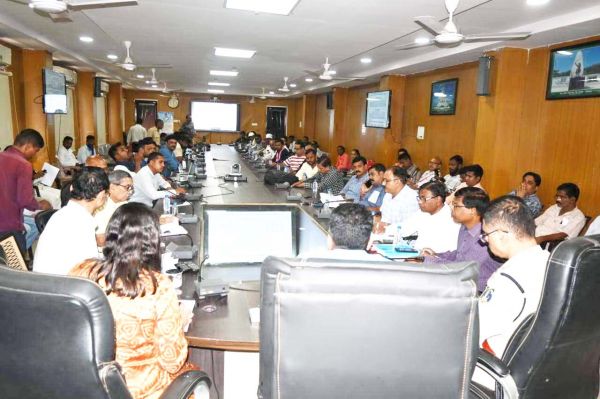 कलेक्टर ने ली राजनीतिक दलों की बैठक व प्रेस कॉन्फ्रेंस