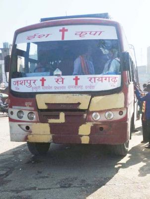 बिना परमिट चल रही बस, पुलिस  ने कटा 12,600 का चालान