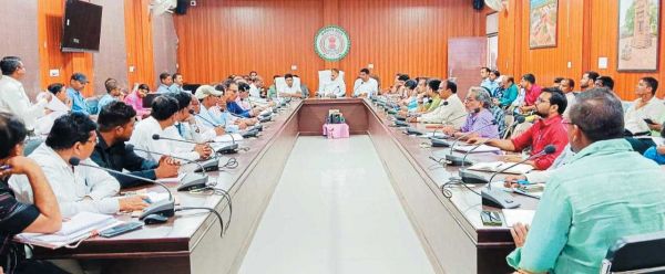 कलेक्टर ने ली चुनाव संबंधी बैठक