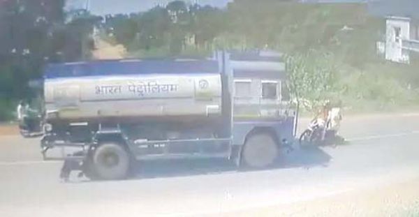 टैंकर-बाइक की भिड़ंत, मामा-भांजी की मौत, मां-बेटा घायल