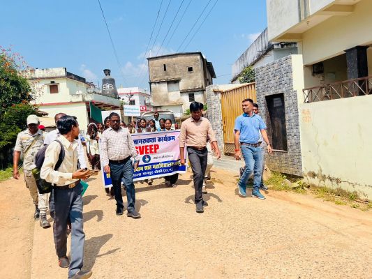 कलेक्टर ने विद्यार्थियों को मतदान प्रक्रिया  में सहभागी बनने दिलाई शपथ