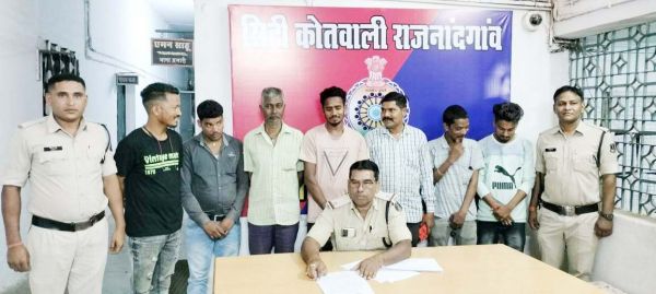 आधा दर्जन से अधिक असामाजिक तत्वों  पर कार्रवाई