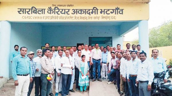 विद्यार्थियों  को अभिरुचि के अनुसार विषय लेने के लिए प्रोत्साहित करें