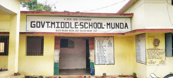 मिडिल स्कूल में दस वर्षो से गणित और अंग्रेजी का टीचर नहीं