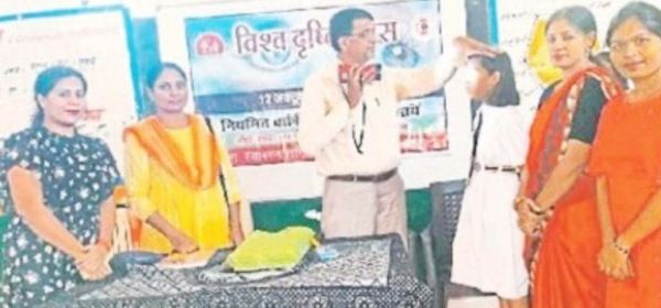 110 बालिकाओं का किया नेत्र परीक्षण, 8 में दृष्टि दोष