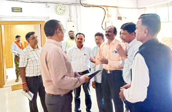 महारा समाज ने कमिश्नर को सौंपा ज्ञापन 