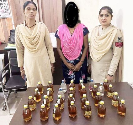 अवैध शराब बिक्री, 29 पौवा के साथ महिला पकड़ाई