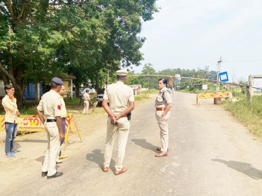 खैरागढ़ के नक्सलग्रस्त थाना व कैम्पों में अचानक पहुंचीं एएसपी
