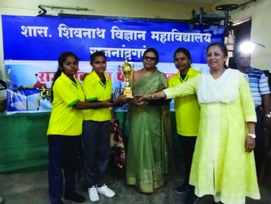 टेबल टेनिस स्पर्धा में कमला कॉलेज विजयी