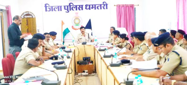 थाना प्रभारियों को अवैध शराब, नशीले पदार्थों, हथियारों पर कार्रवाई के निर्देश