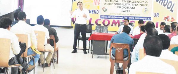 रूटीन की दवाईयां रखने के साथ पर्याप्त नींद, समय पर भोजन, योगा व मेडिटेशन जरूरी