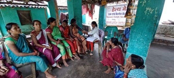 कमार जनजाति के लोगों के स्वास्थ्य की जांच के लिए शिविर