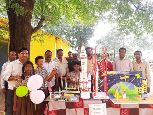 कबाड़ से जुगाड़ सह टीएलएम कार्यक्रम, बच्चों ने बढ़-चढक़र लिया हिस्सा 