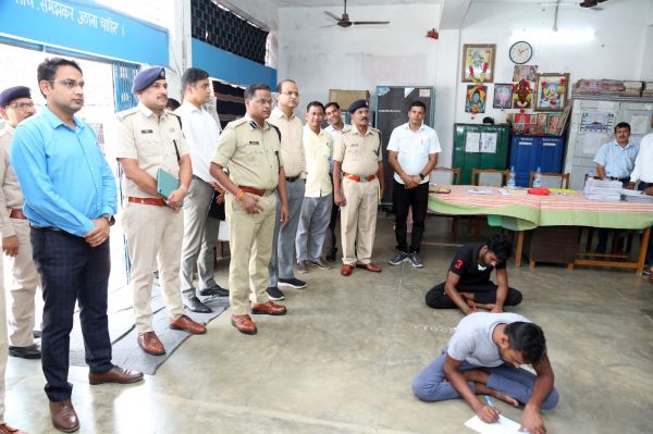 इतिहास में पहली बार जिला जेल के अंदर बंदियों ने परीक्षा दी 