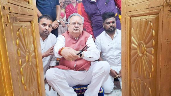 जन्मदिन पर रमन ने मंदिरों में टेका माथा, कार्यकर्ताओं संग काटा केक
