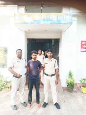 चोरी की बाइक बेचने की फिराक में घूम रहा युवक गिरफ्तार