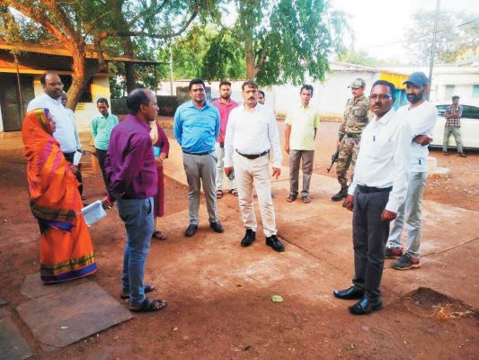 मतदान केंद्र डूंडा और बाजार अतरिया के दोनों बूथ का किया निरीक्षण