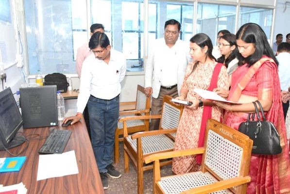 व्यय प्रेक्षक ने सी-विजिल एवं कन्ट्रोल रूम का किया निरीक्षण