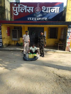 अवैध महुआ शराब संग आरोपी गिरफ्तार