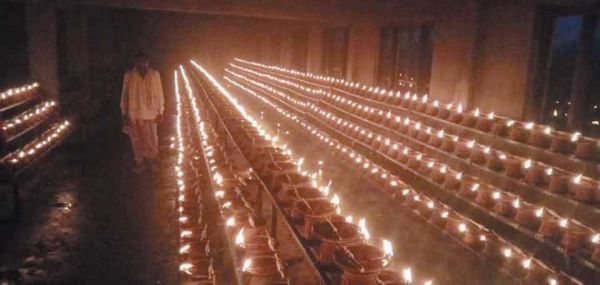 शीतला शक्ति पीठ सिहावा में आस्था के दीप जगमगा रहे, 2220 ज्योति प्रज्वलित