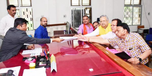 पूर्व मुख्यमंत्री डॉ. रमन सिंह ने नामांकन दाखिल किया