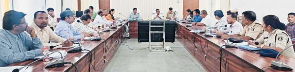 कलेक्टर-एसपी ने ली बुनियादी सुविधाओं की जानकारी