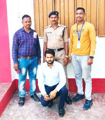5 साल से फरार स्थाई वारंटी पकड़ाया