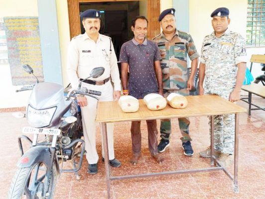 गांजा तस्कर पकड़ाया 