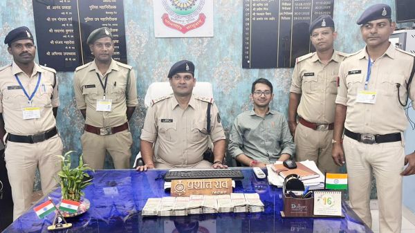 उडऩदस्ता दल की कार्रवाई  में कार से 4 लाख जब्त 