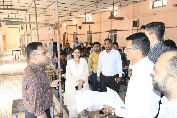 पॉलिटेक्निक कॉलेज में चुनाव संबंधी तैयारियों का निरीक्षण