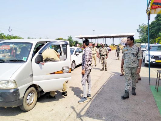 जिले की सीमा क्षेत्र के थाना व चौकियों का एसपी ने किया निरीक्षण