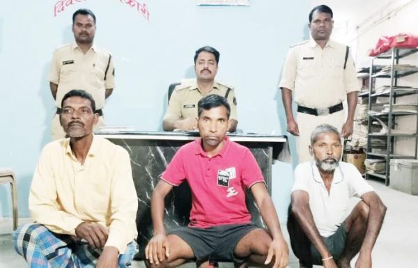 युवक पर धारदार हथियार  से हमला, 3 गिरफ्तार  