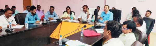 मतदान केंद्रों में बुनियादी सुविधाएं करें दुरुस्त