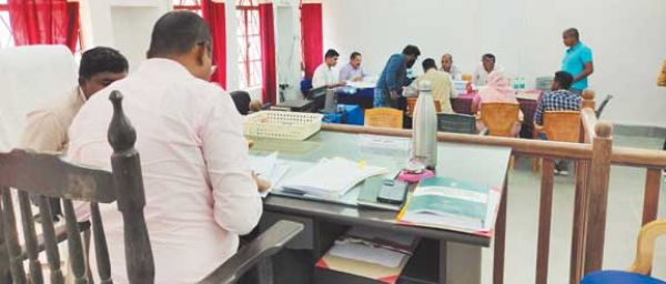 आप प्रत्याशी ने जमा किया नामांकन