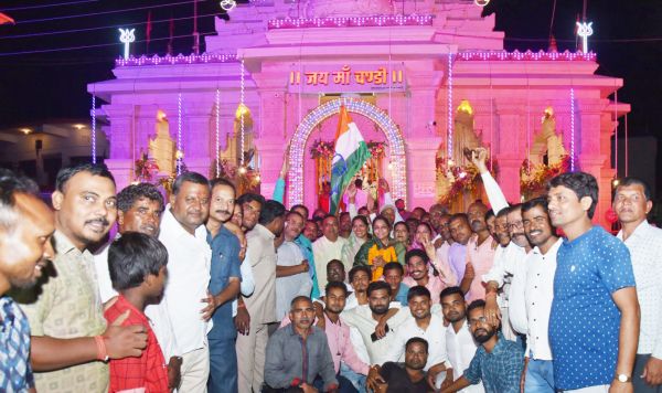 कांग्रेस प्रत्याशी तारिणी टिकट मिलते ही मंदिर दर्शन करने पहुंची 