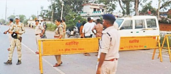 जिले में स्थापित चेक पोस्टों पर सतर्कता  के साथ सघन जांच करने हिदायत 