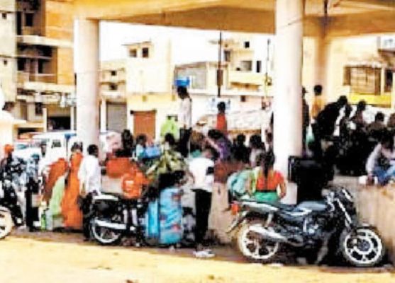 जिले से रोजगार के लिए कितनों ने किया पलायन,  प्रशासन बेखबर, पंजी से भी आंकड़ा गायब