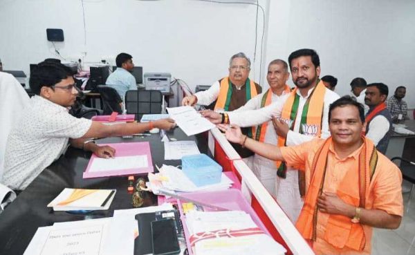 विक्रांत सिंह ने भरा नामांकन