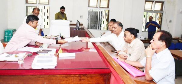 अंतिम दिन के एक दिन पहले  17 अभ्यर्थियों ने नामांकन भरा