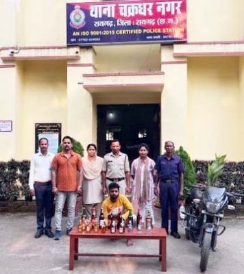 बाइक से शराब तस्करी, युवक गिरफ्तार