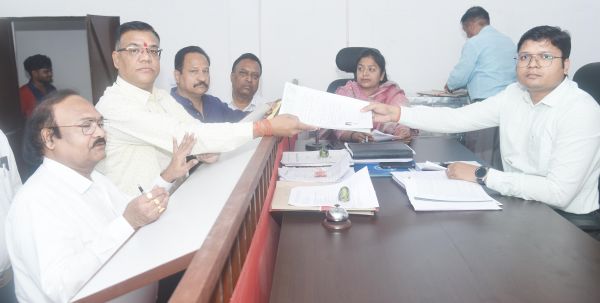 सर्वाधिक नामांकन नांदगांव से