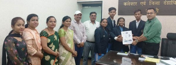 शत-प्रतिशत मतदान का लक्ष्य लेकर कलेक्टर सहित अफसरों ने भरा संकल्प पत्र