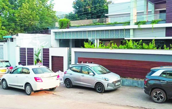 नवापारा में पहली बार पहुंची ईडी के टीम, देर शाम तक चली कार्रवाई
