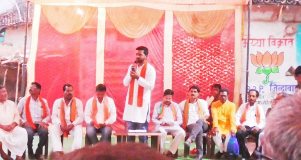 फीता काट भाजपा प्रत्याशी विक्रांत ने किया चुनावी कार्यालय का उद्घाटन