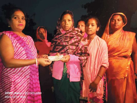 श्री बजरंग सेना ने गरीब महिला को दी आर्थिक सहायता