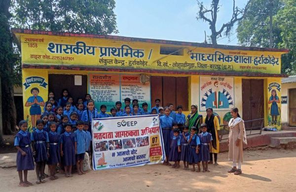  दूरस्थ हर्राकोडेर क्षेत्र में मतदाता जागरूकता अभियान