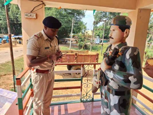 शहीदों को याद कर दी श्रद्धांजलि 